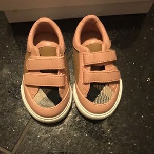 Burberry baby girl shoes size 1.5 US 17 EURO PINK